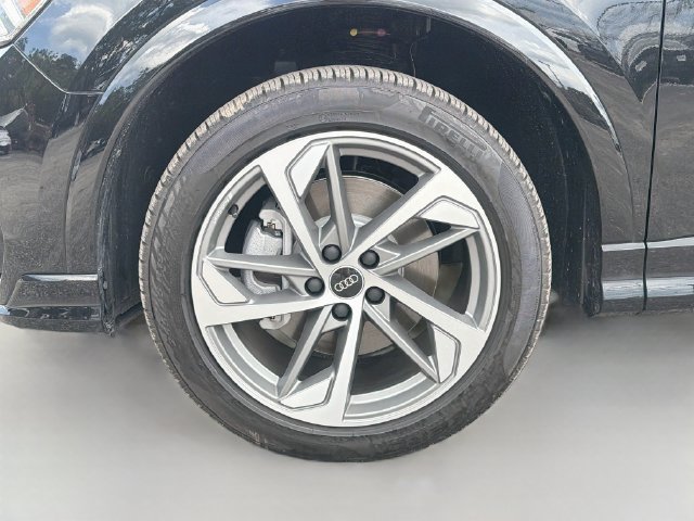 Used 2025 Audi Q3 2.0T Premium w/ Convenience Plus Package AWD/4WD image 42