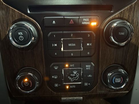 Used 2013 Ford F150 Lariat w/ Luxury Equipment Group image 32