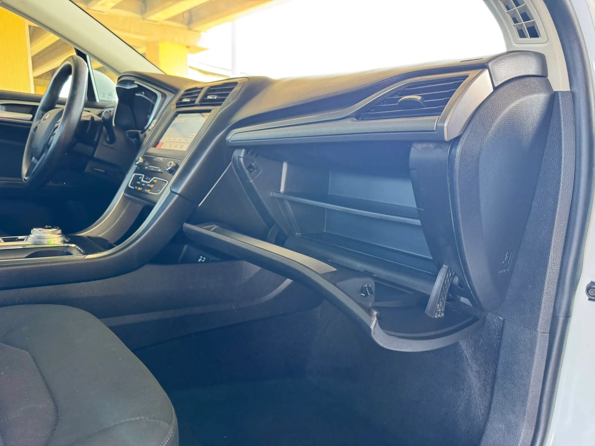 Used 2019 Ford Fusion SE FWD image 25