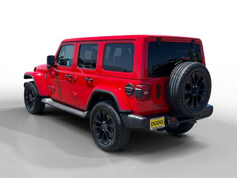 Used 2025 Jeep Wrangler Unlimited Sahara AWD/4WD image 3