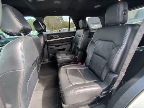 Used 2016 Ford Explorer XLT w/ Equipment Group 202A image 17
