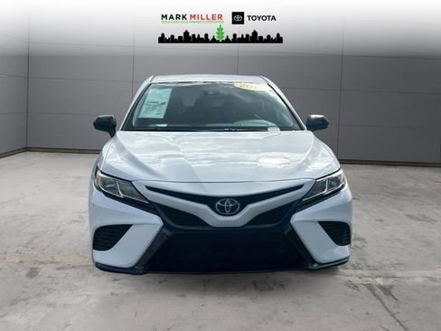 Certified 2020 Toyota Camry SE image 8