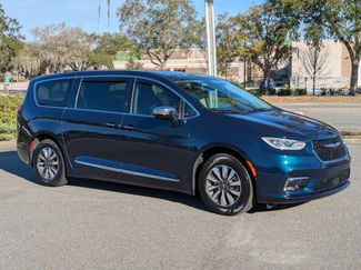 Used 2023 Chrysler Pacifica Limited video 2