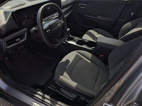 Used 2025 Kia K4 FWD image 9