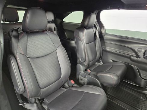 Used 2025 Toyota Sienna XSE AWD/4WD image 17