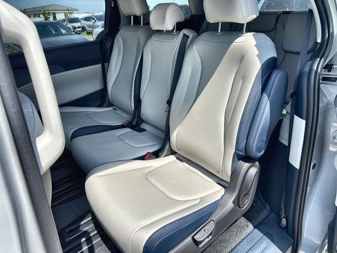 New 2026 Kia Carnival EX FWD image 22