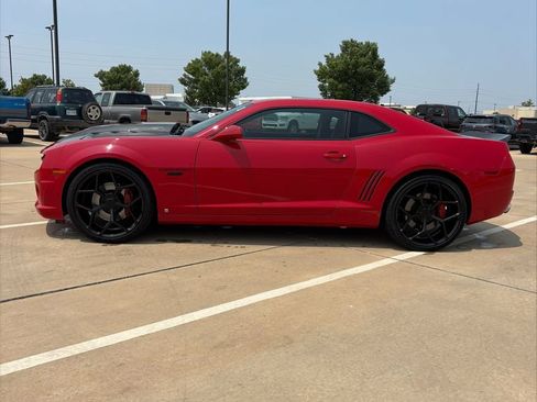 Used 2010 Chevrolet Camaro SS w/ White Stripe Package RWD image 2