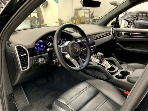 Certified 2023 Porsche Cayenne Platinum Edition AWD/4WD image 4