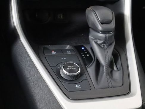 Used 2024 Toyota RAV4 LE AWD/4WD image 25