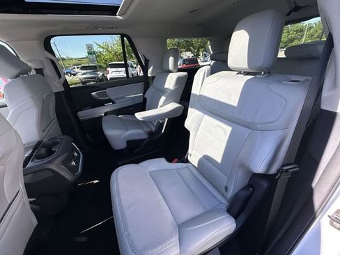 Used 2025 Ford Expedition Platinum AWD/4WD image 24