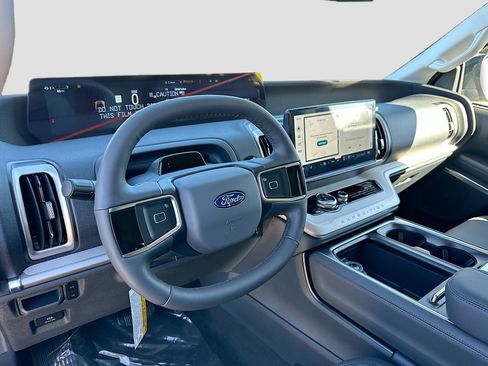 New 2026 Ford Expedition Active image 6