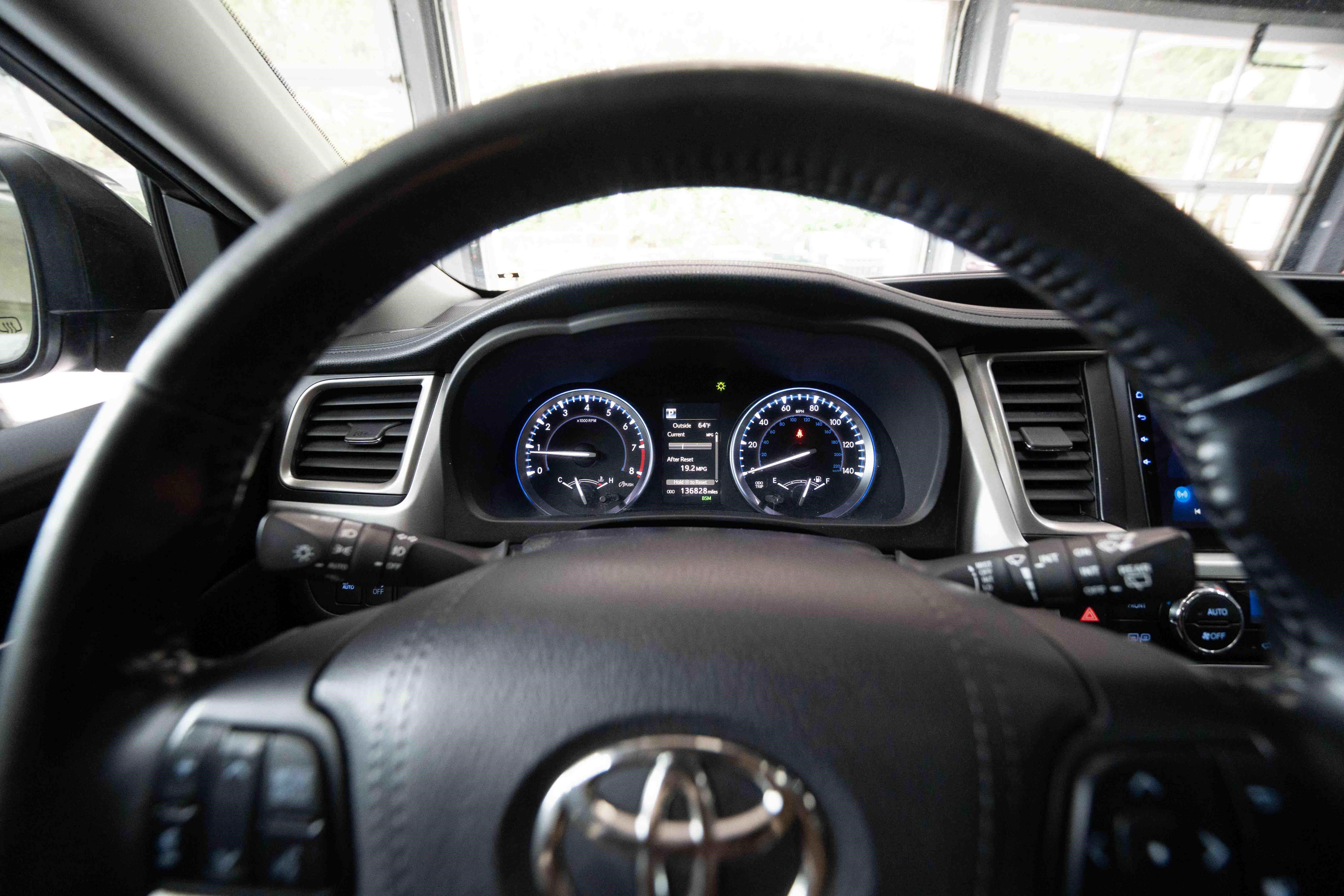 Used 2017 Toyota Highlander SE AWD/4WD image 15