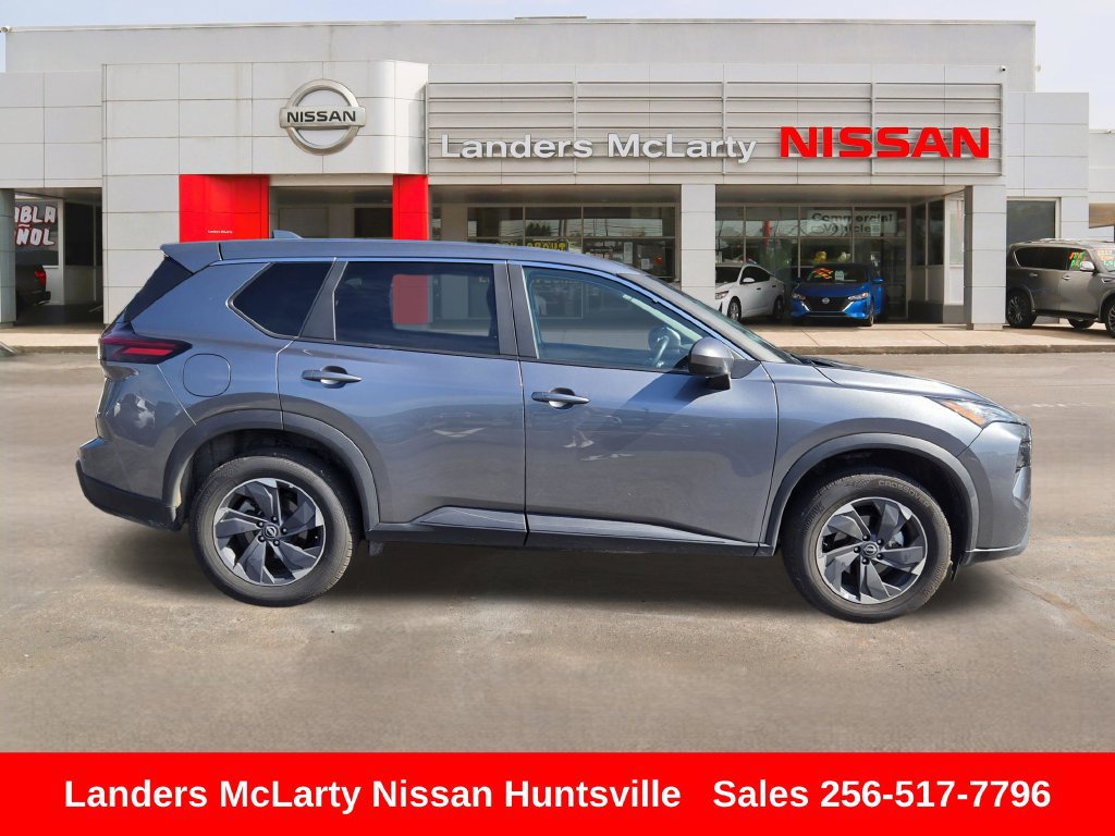 Used 2025 Nissan Rogue SV FWD image 2