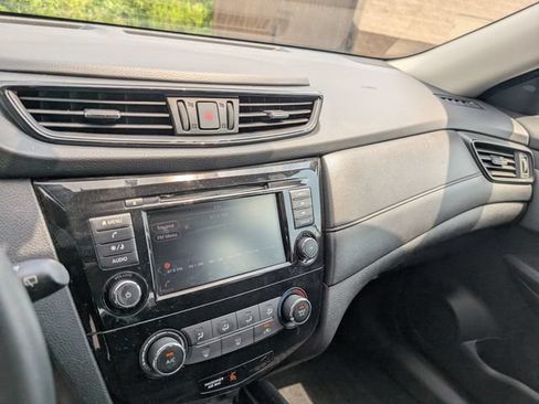 Used 2018 Nissan Rogue S AWD/4WD image 18