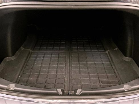 Used 2023 Tesla Model 3 Standard Range image 33