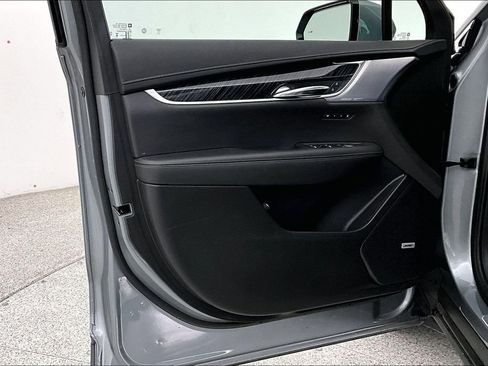 Used 2025 Cadillac XT6 Premium Luxury image 23