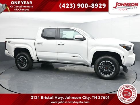 Used 2025 Toyota Tacoma TRD Sport image 1