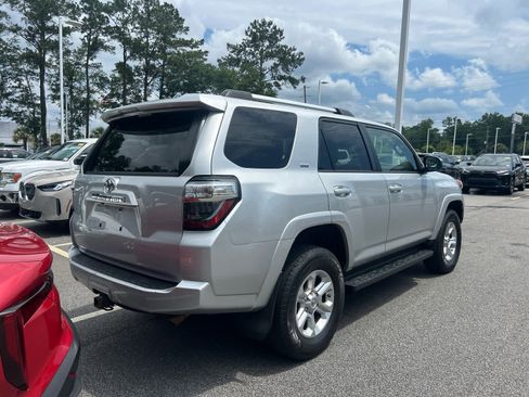 Used 2021 Toyota 4Runner SR5 AWD/4WD image 3