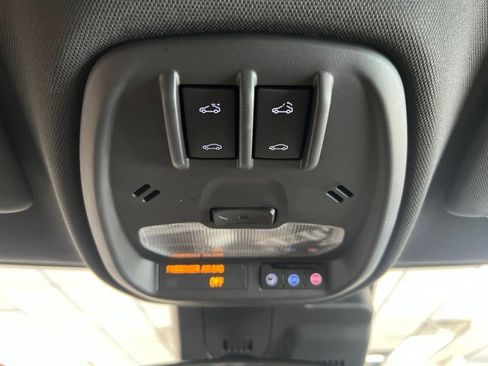 Used 2025 Chevrolet Trax RS w/ Sunroof Package FWD image 26