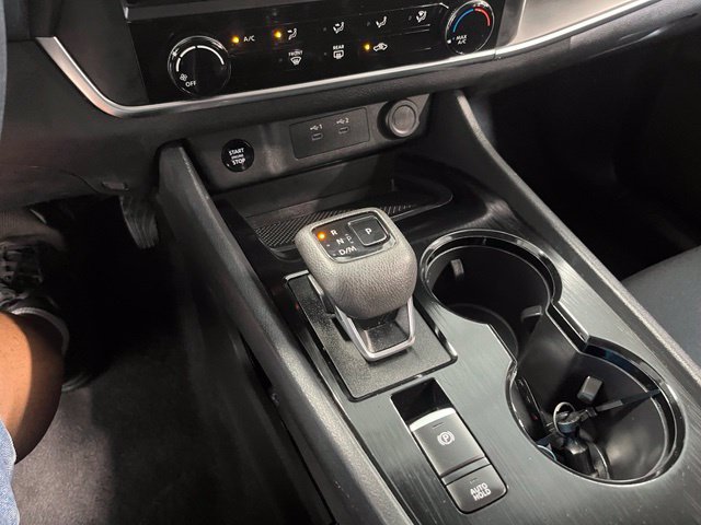 Used 2024 Nissan Rogue S FWD image 30
