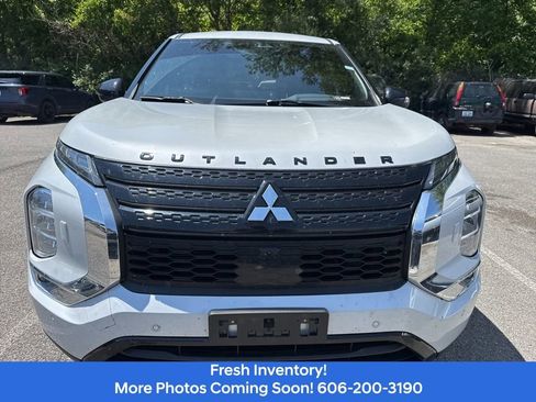 Used 2024 Mitsubishi Outlander SE Black Edition AWD/4WD image 2
