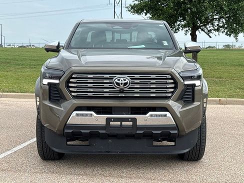 Used 2025 Toyota Tacoma Limited AWD/4WD image 3