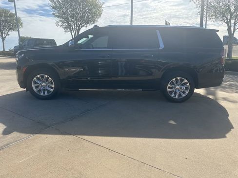 Used 2023 Chevrolet Suburban Premier image 5