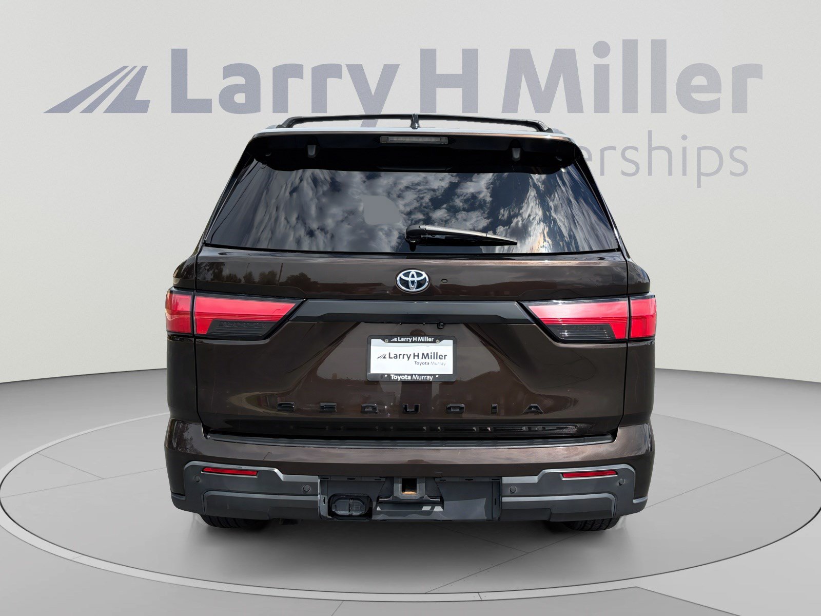 Certified 2023 Toyota Sequoia SR5 AWD/4WD image 4