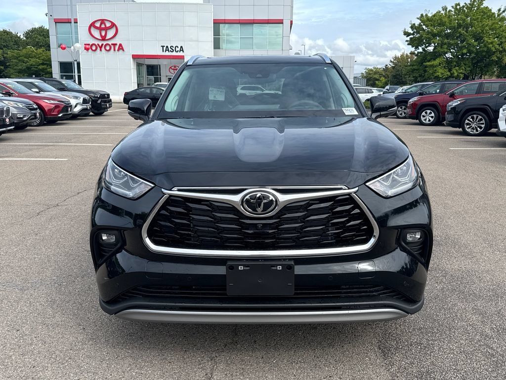 New 2026 Toyota Highlander Platinum AWD/4WD image 2