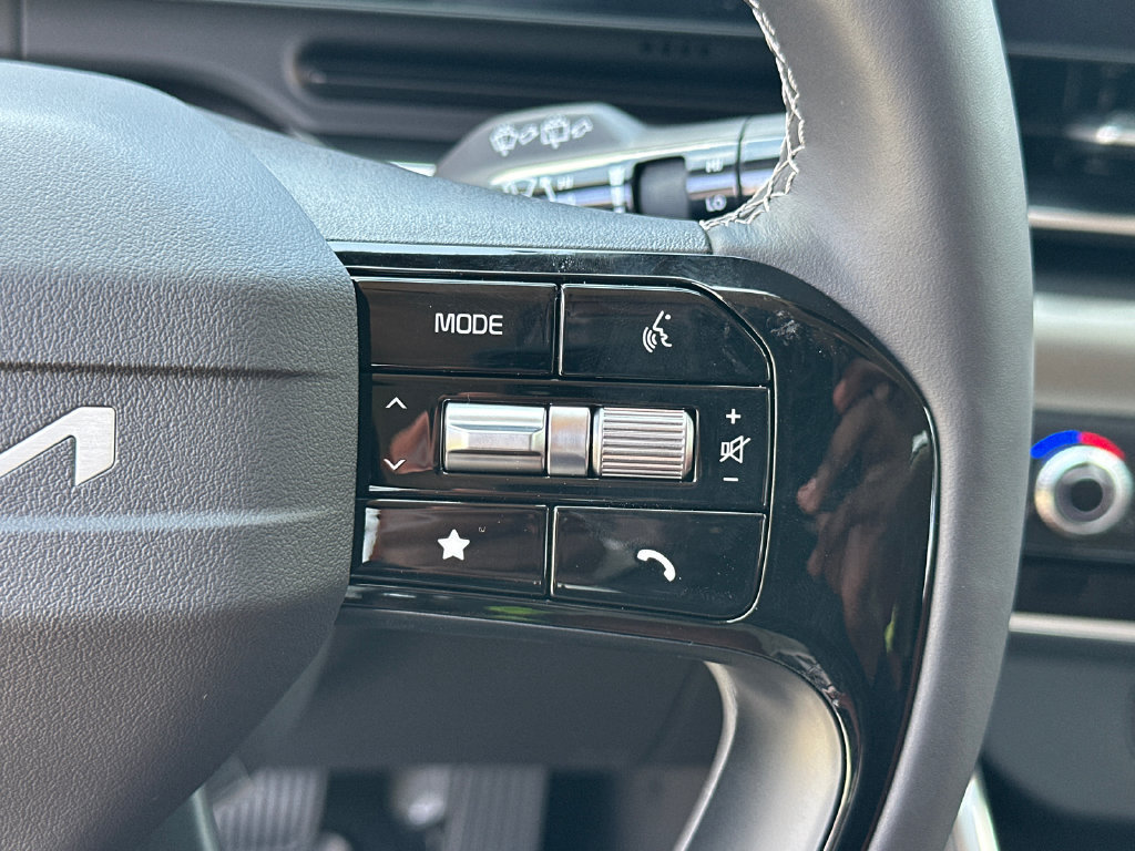 New 2027 Kia Carnival SX w/ Dark Edition Package FWD image 26