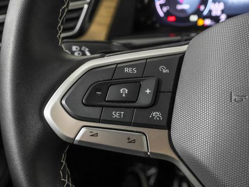 Used 2024 Volkswagen Atlas SE image 28