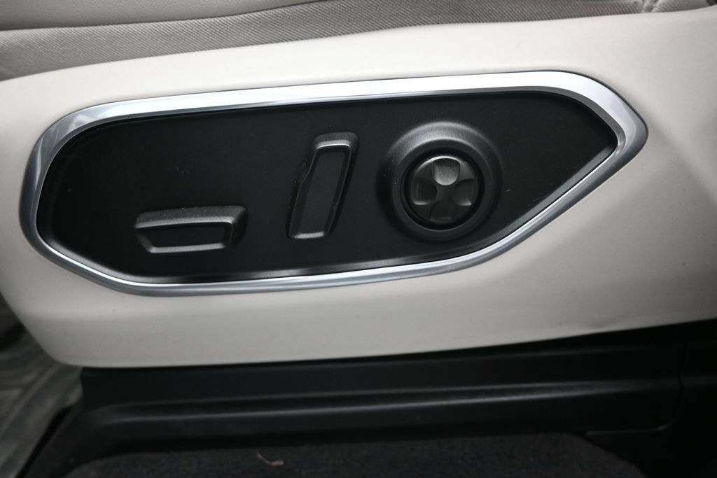 Used 2022 Jeep Wagoneer Series I AWD/4WD image 10