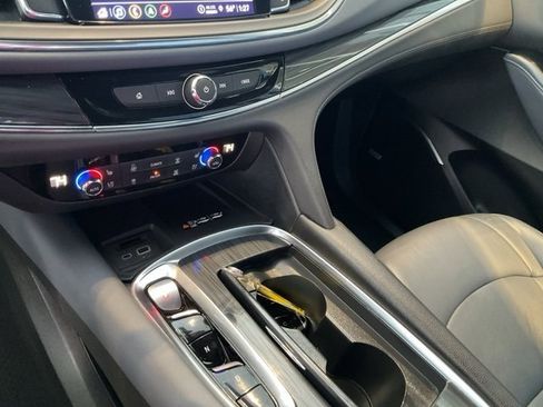 Used 2024 Buick Enclave Premium image 12