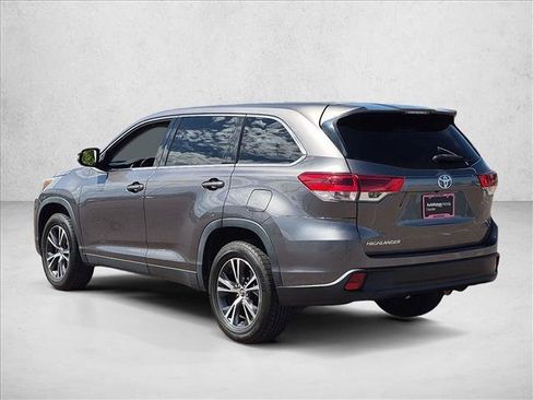 Used 2019 Toyota Highlander LE FWD image 7
