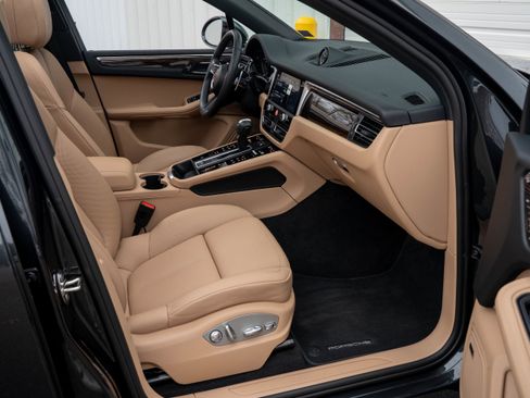 Certified 2025 Porsche Macan image 29
