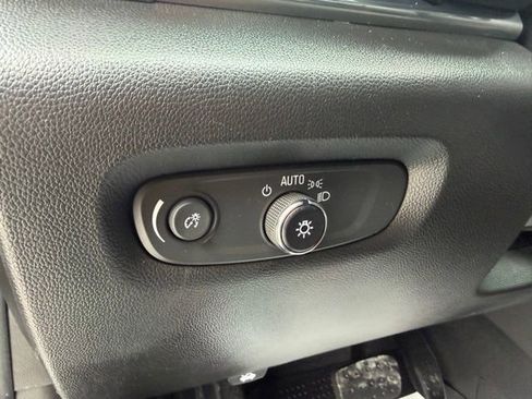 Used 2023 Chevrolet Traverse LT image 20