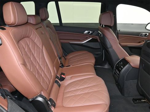 Used 2023 BMW X7 xDrive40i w/ Executive Package image 16