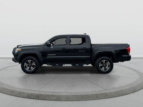 Used 2017 Toyota Tacoma TRD Sport w/ Tow Package (A/T) AWD/4WD image 4