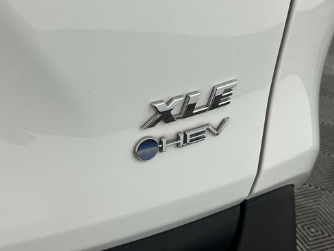 Used 2025 Toyota RAV4 XLE AWD/4WD image 28