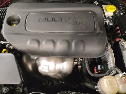 Used 2019 Jeep Cherokee Latitude Plus FWD image 30