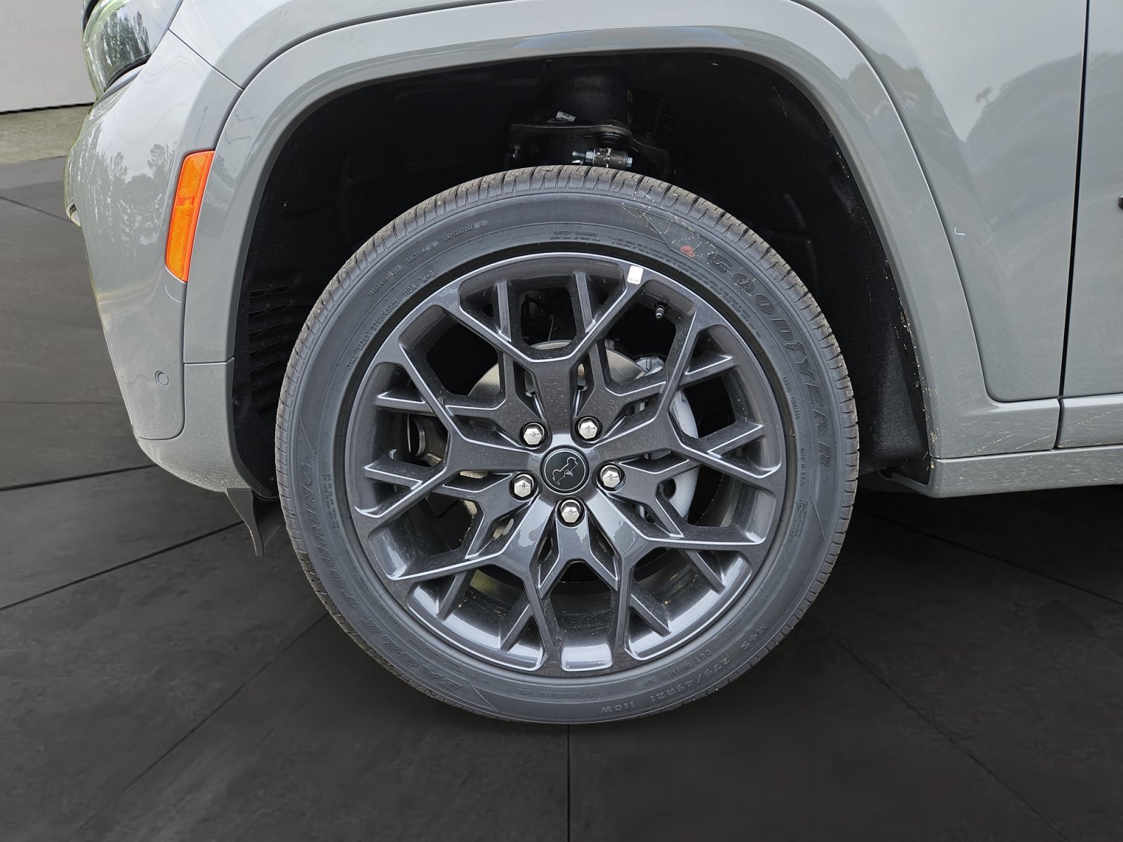 New 2027 Jeep Grand Cherokee Summit w/ Adv Protech Group IV AWD/4WD image 14