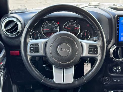 Used 2016 Jeep Wrangler Unlimited Rubicon AWD/4WD image 7