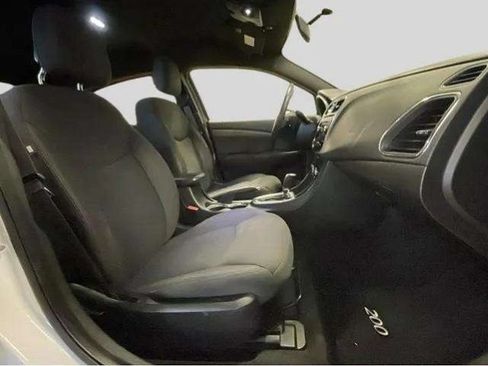 Used 2013 Chrysler 200 Touring FWD image 15