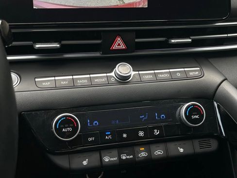 Used 2025 Hyundai Elantra SEL FWD image 18