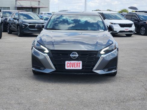 Used 2025 Nissan Altima 2.5 SV FWD image 2