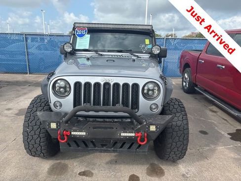 Used 2015 Jeep Wrangler Unlimited Sahara w/ Connectivity Group AWD/4WD image 11