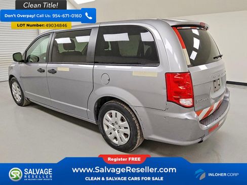 Used 2019 Dodge Grand Caravan SE image 3