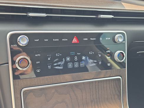 Used 2025 Genesis GV80 2.5T Prestige image 27