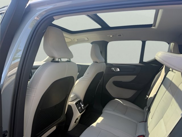 Used 2023 Volvo XC40 B5 Plus w/ Driver Assist Package AWD/4WD image 11