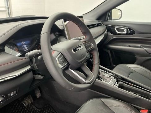 Used 2025 Jeep Compass Trailhawk AWD/4WD image 16